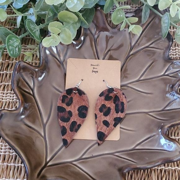 Jewelry - Animal print earrings wire